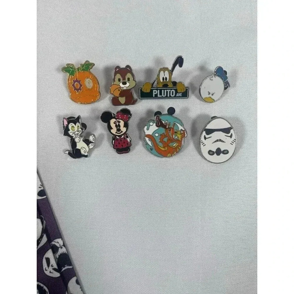 Disney Nightmare Before Christmas Lanyard With Trading Pins - Picture 4 of 4